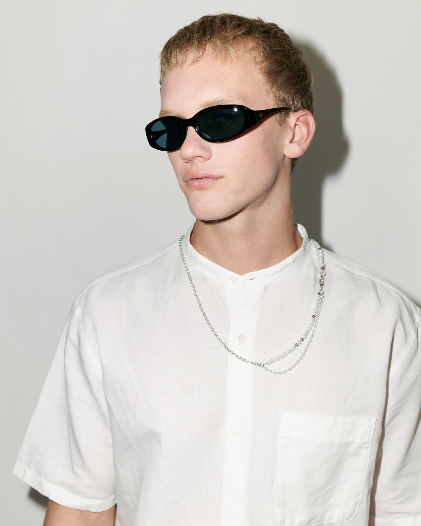 sunglass chain ; silver / pearl